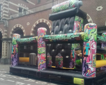 Graffiti hoge klimtoren